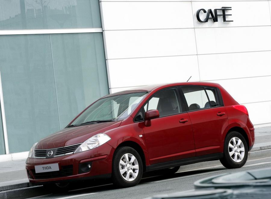  Nissan Tiida Hatchback 2004 года  (фото 3 из 8)